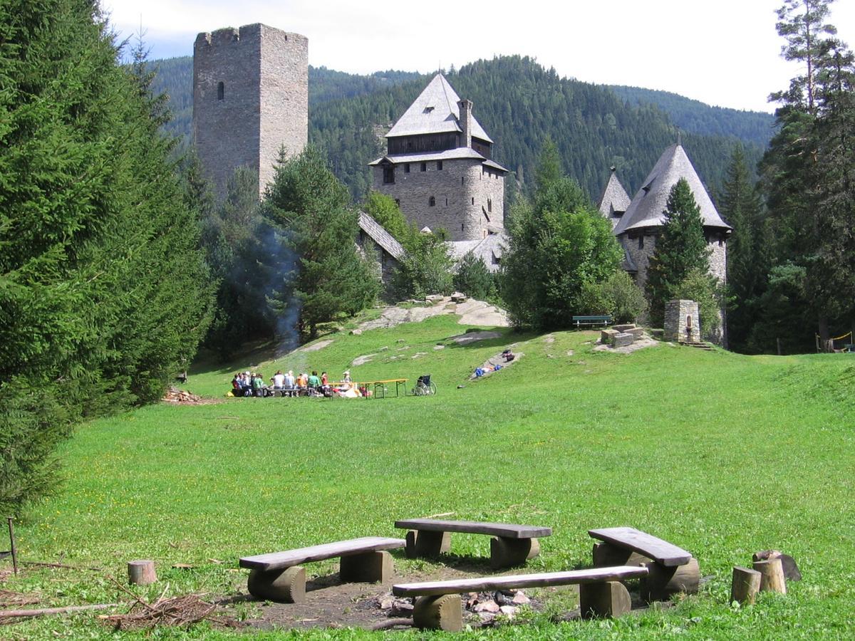 Burg Finstergrun Pansiyon Ramingstein Dış mekan fotoğraf